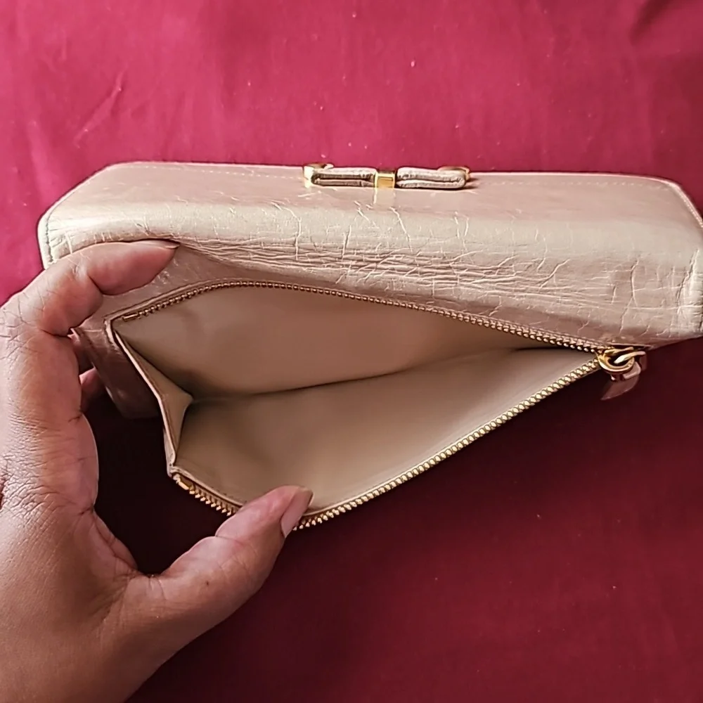 Prada - Picture 5 of 11